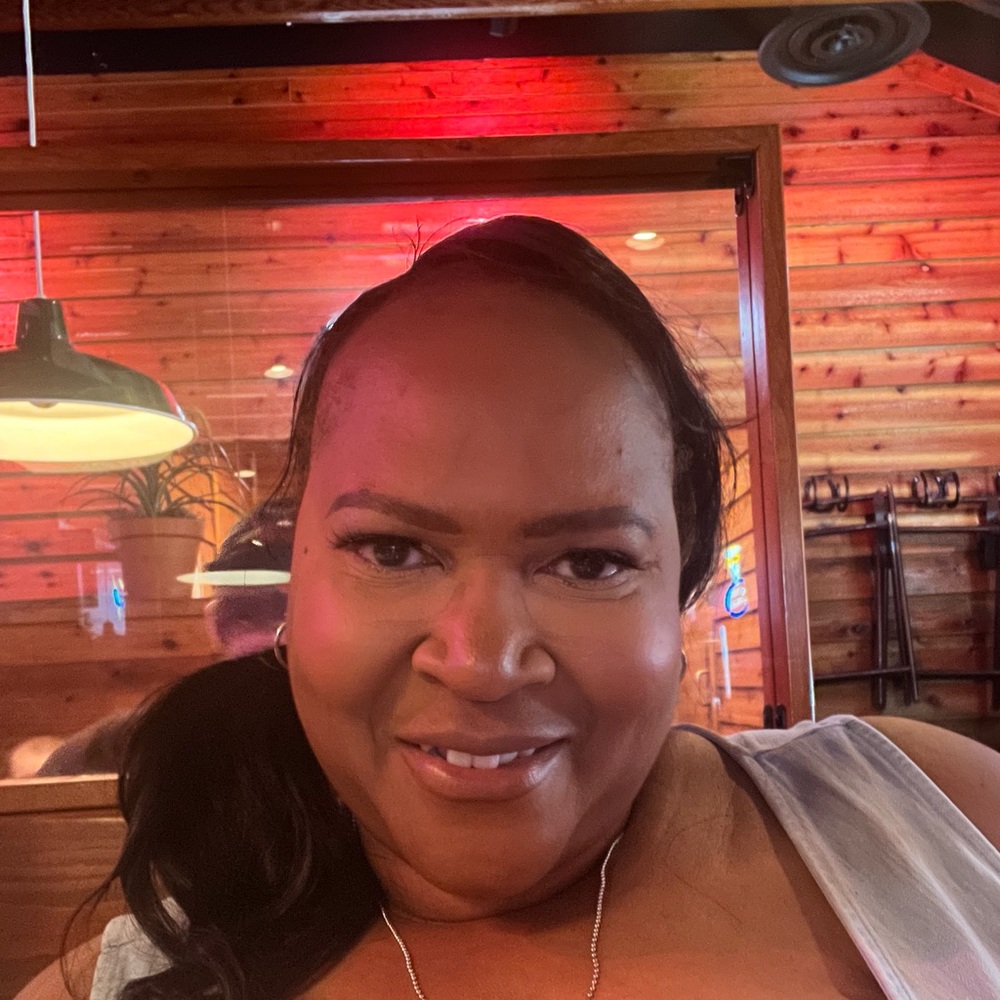 Meet your Posher, Christia